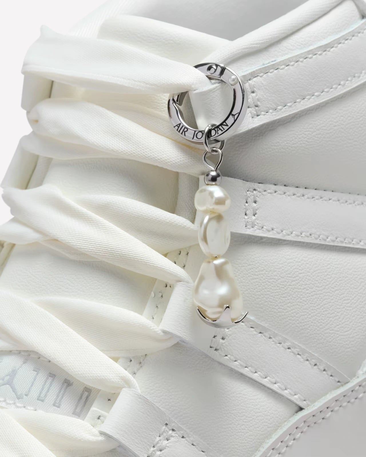 Air Jordan 11 Retro Pearl