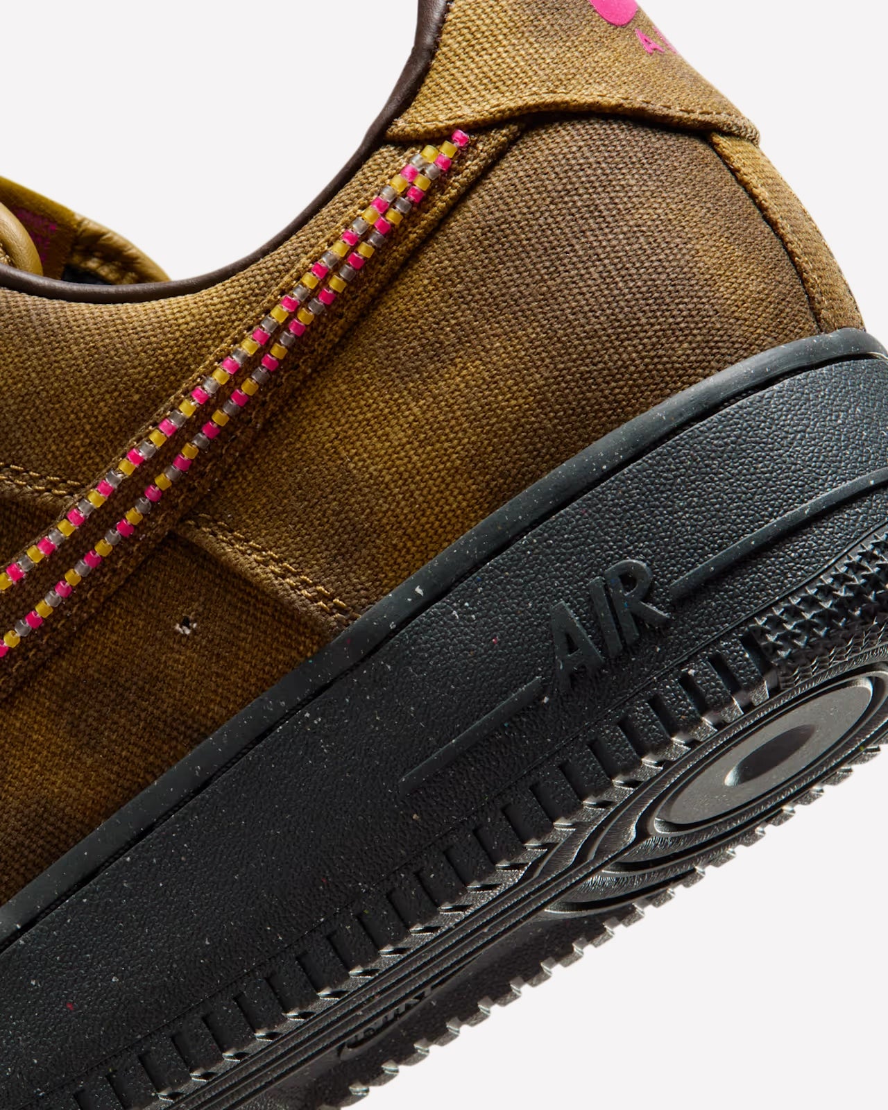 Nike Air Force 1 Low '07 QS Boucle Desert Moss Fierce Pink