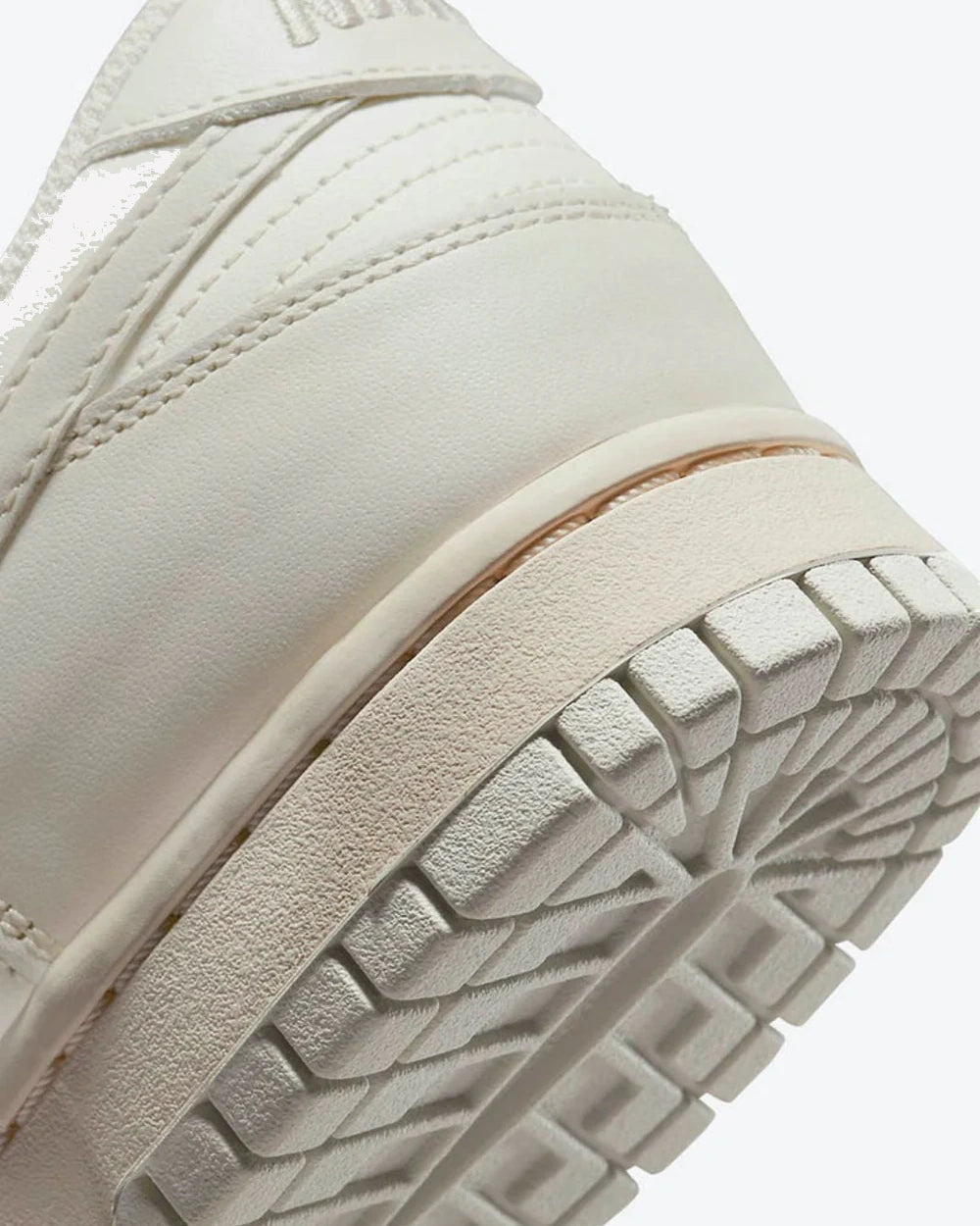 Nike Dunk Low Sail Light Bone (W)