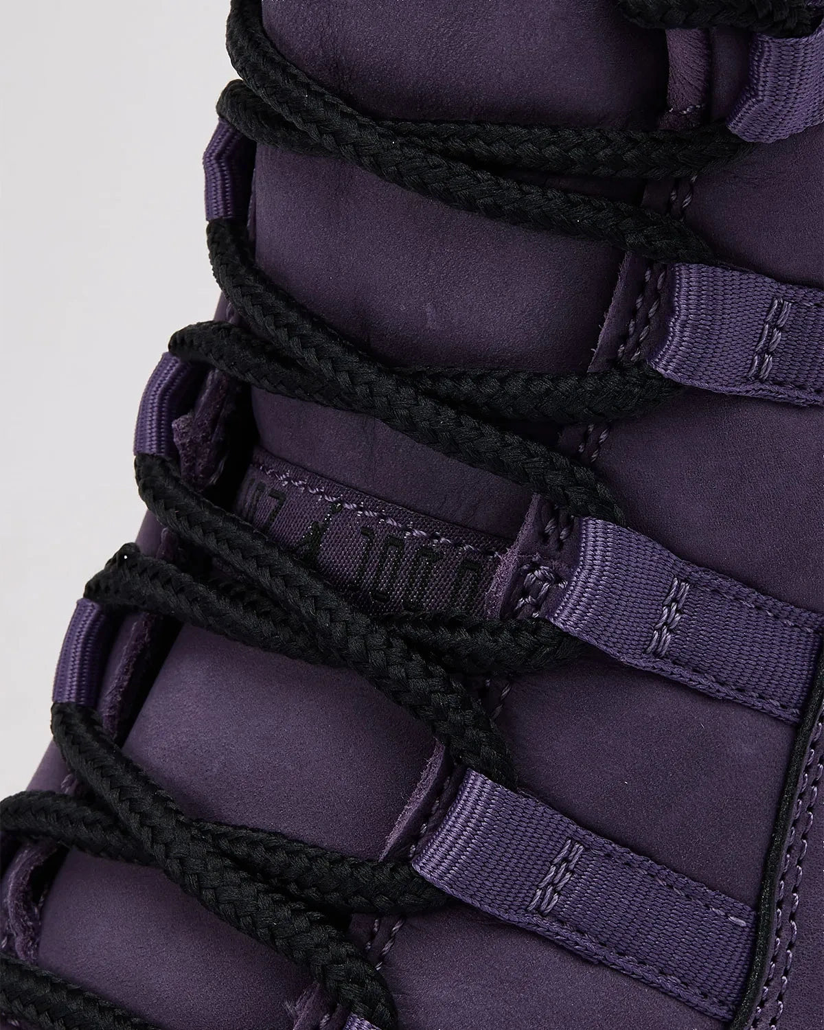 Air Jordan 11 Retro Mojave