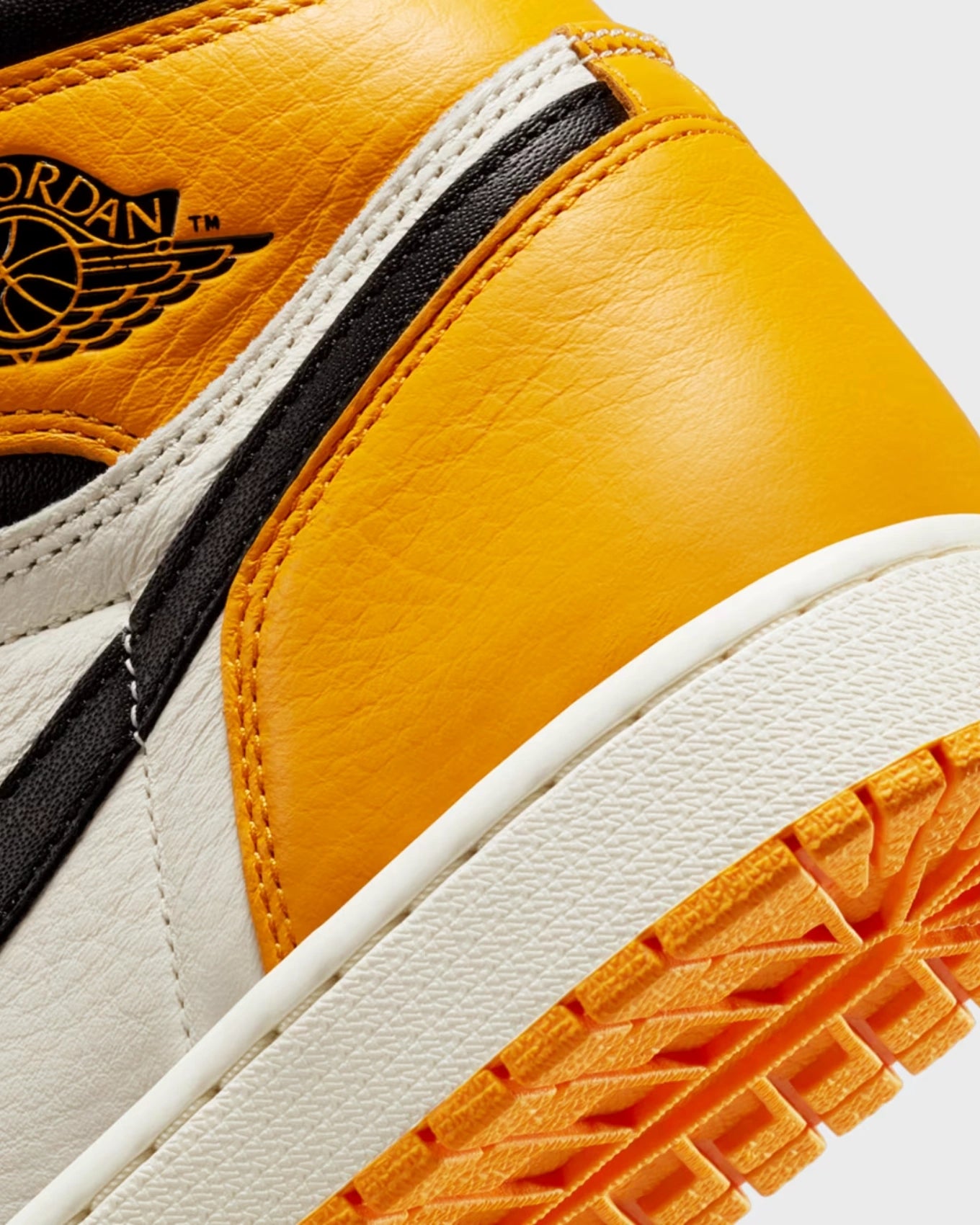 Air Jordan 1 Retro High OG Yellow Toe (Taxi)