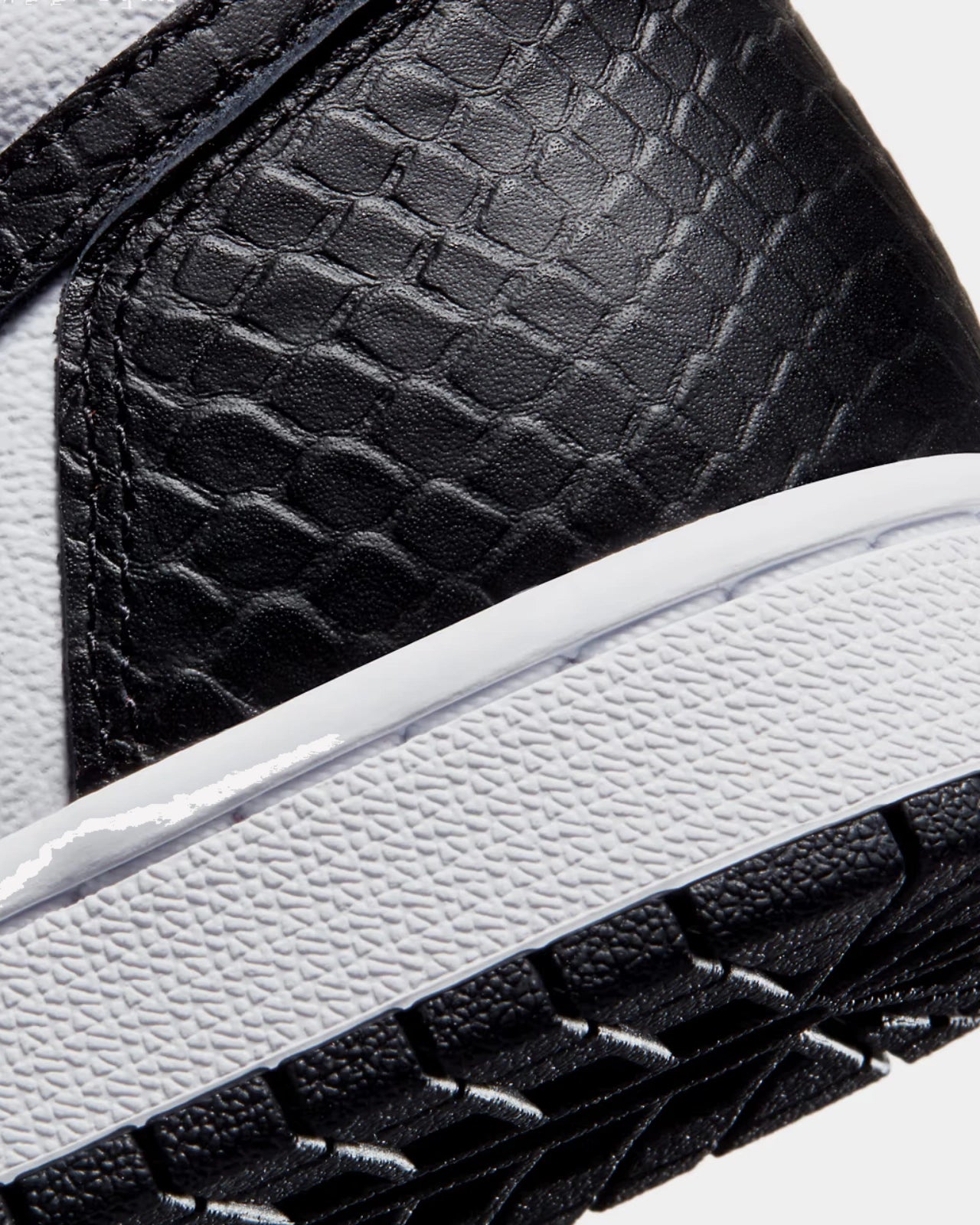 Air Jordan 1 Retro High Satin Snake Chicago (W)