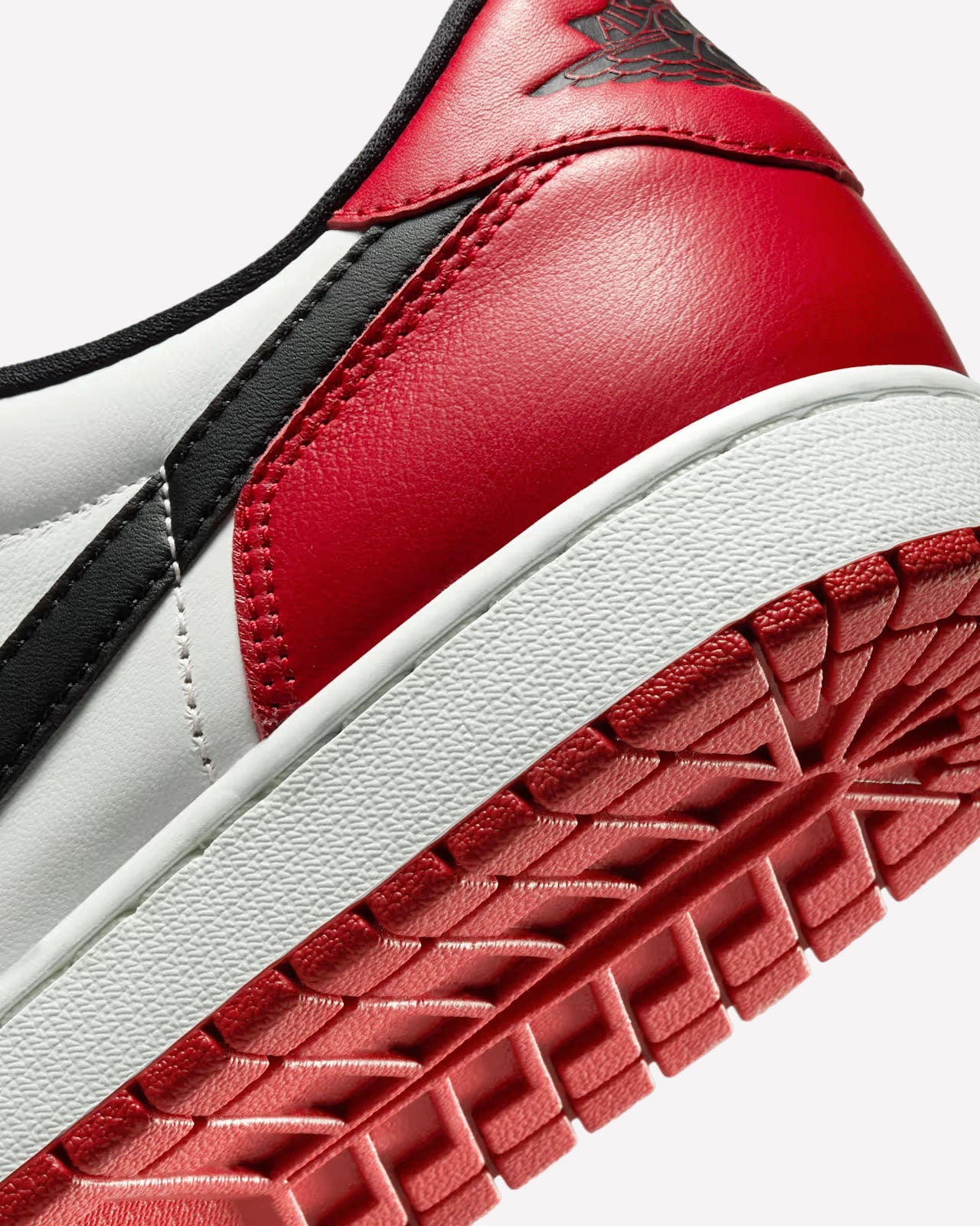 Air Jordan 1 Retro Low OG Chicago (2025)