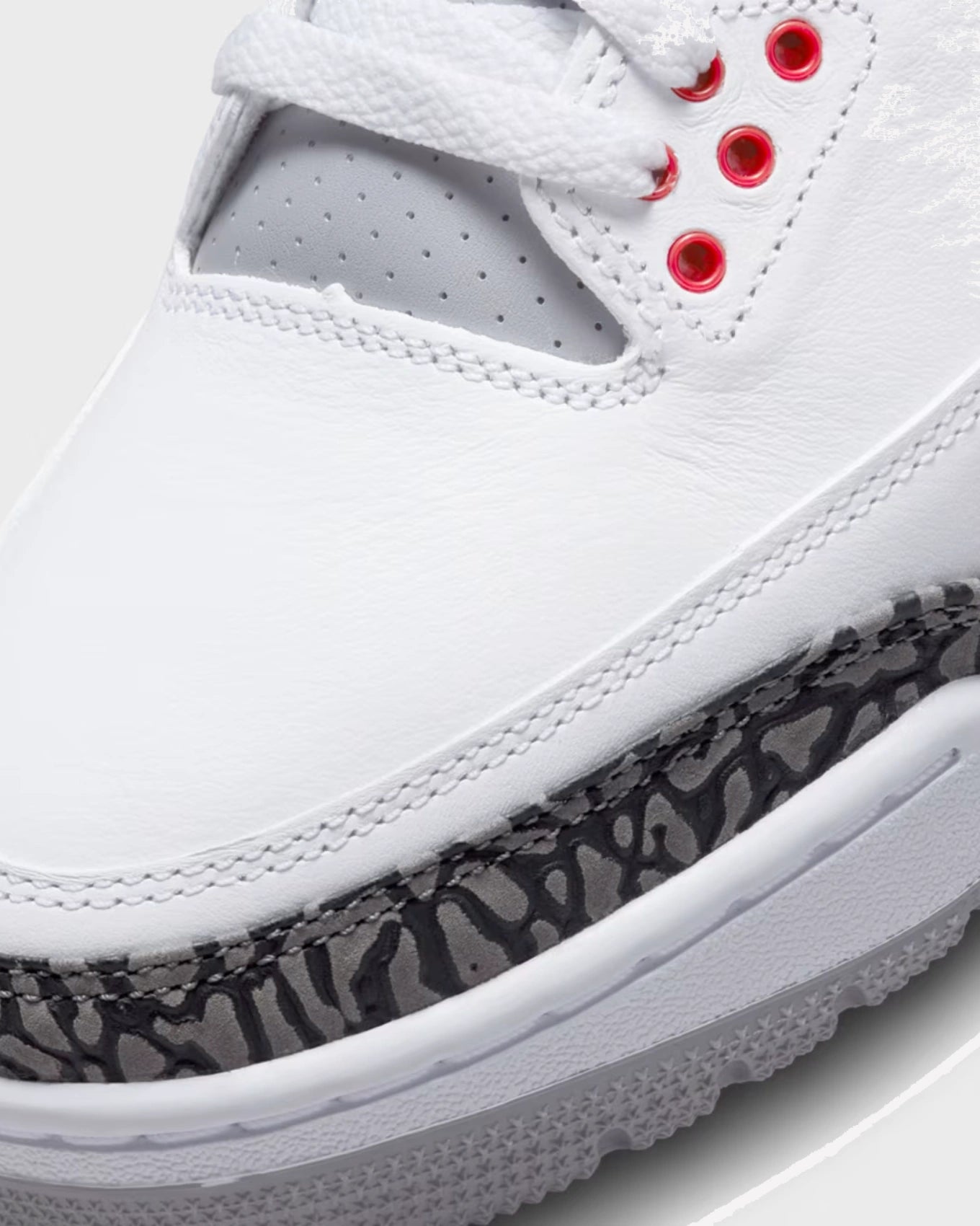 Air Jordan 3 Retro Fire Red (2022)