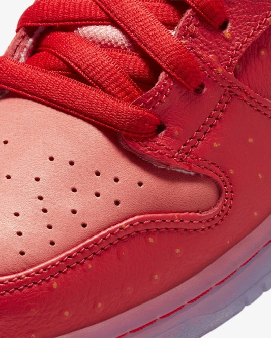 Nike SB Dunk High Strawberry Cough