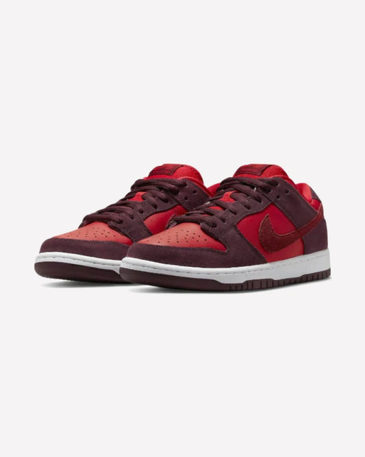 Nike SB Dunk Low Cherry