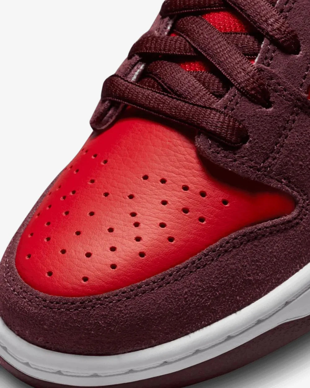 Nike SB Dunk Low Cherry
