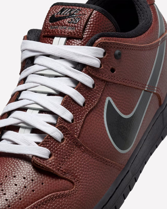 Nike SB Dunk Low Limosine Skateboards
