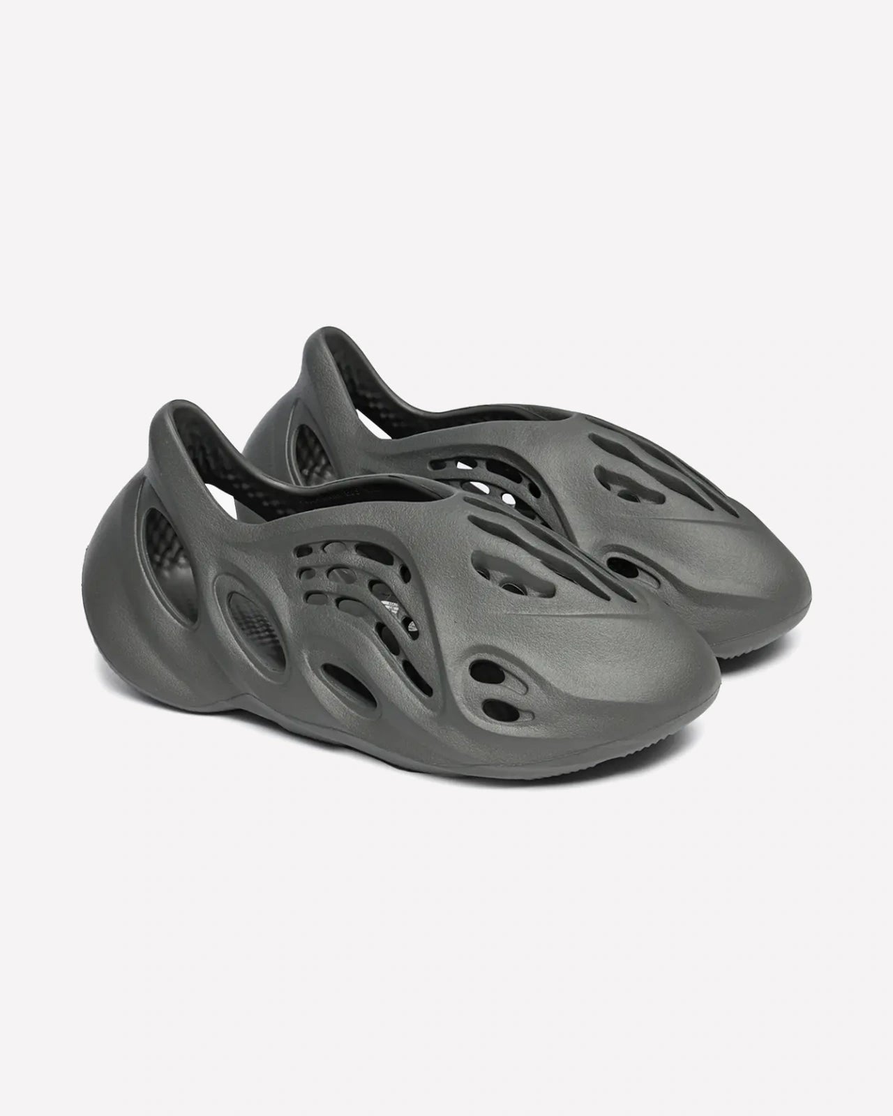 adidas Yeezy Foam RNNR Carbon