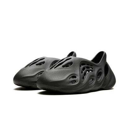 adidas Yeezy Foam RNNR Carbon - Sneaker Lane